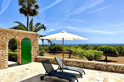 Finca mit Pool und Meerblick