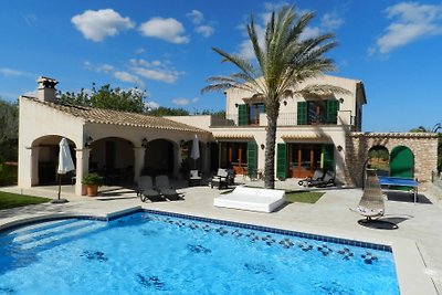 Finca mit Pool und Meerblick