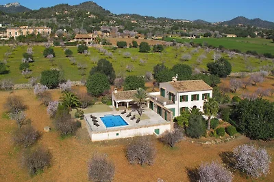 Finca mit Pool und Meerblick
