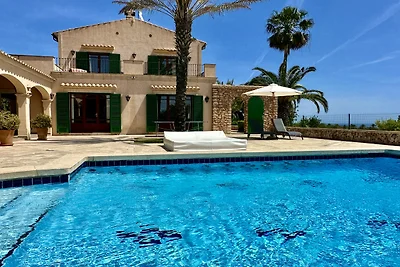 Finca mit Pool und Meerblick