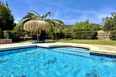 Finca mit Pool und Meerblick