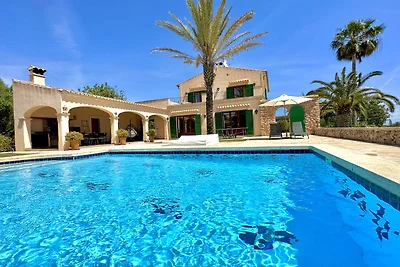 Finca mit Pool und Meerblick