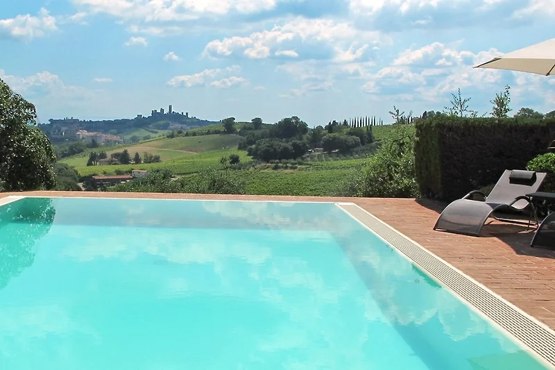 Privézwembad met uitzicht op San Gimignano