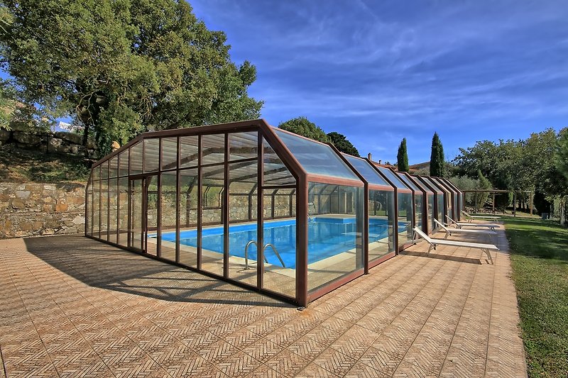 Casa Pancole - Pool mit verschiebbarem Glasdach