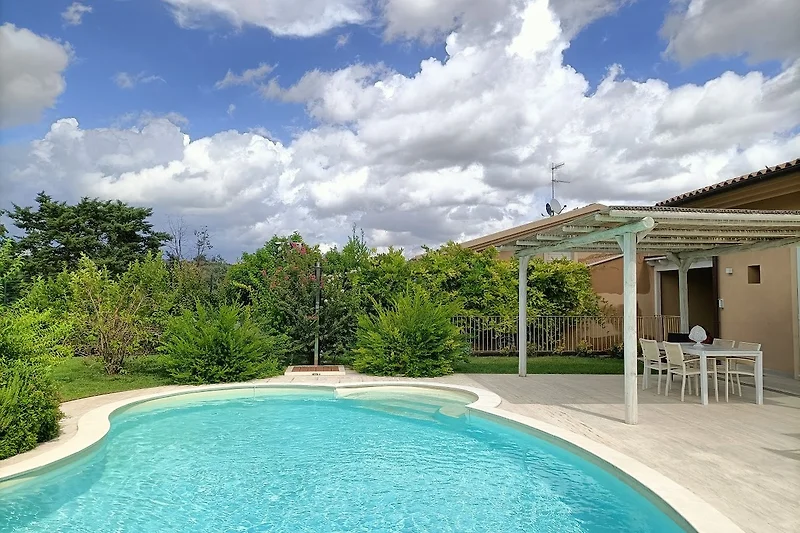 VILLA MONICA - Pool und Porticato