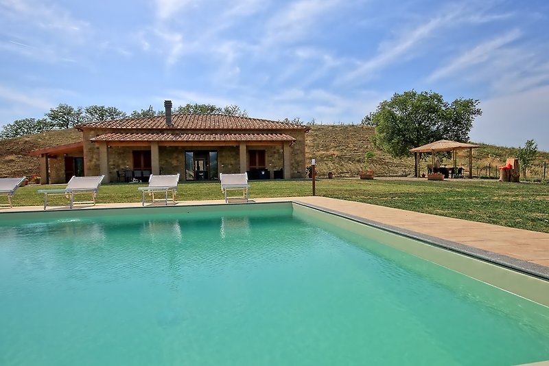 Villa Sole -Ansicht mit Pool