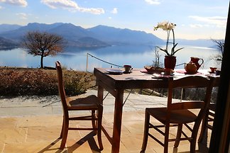 Wundervolle ruhige Oase mit traumhaftem Blick über den Lago Maggiore