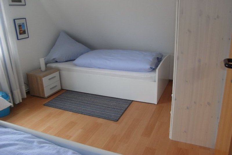 2. Schlafzimmer mit drei Betten