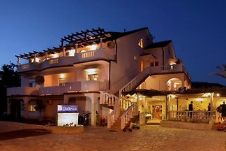 Apartments Simon ***, Lopar