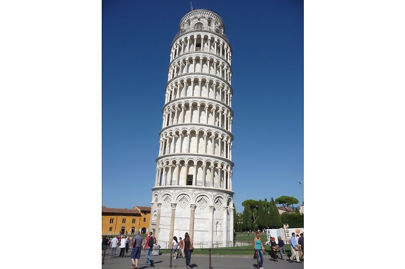 UNESCO Weltkulturerbe: Der Schiefe Turm von Pisa, 40 Autominuten entfernt