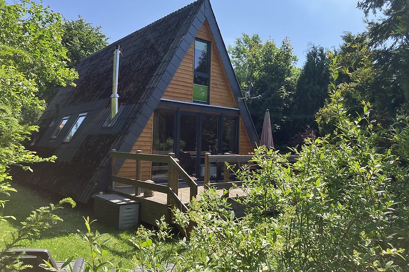 Grünes Eckchen mit seiner gemütlichen Süd-West-Terrasse