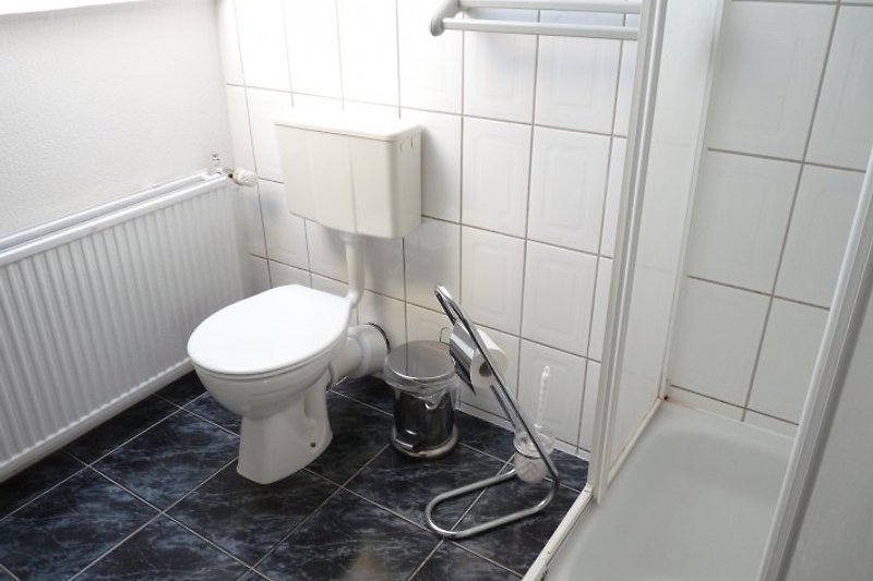 Łazienka z prysznicem + WC + umywalka na piętrze
