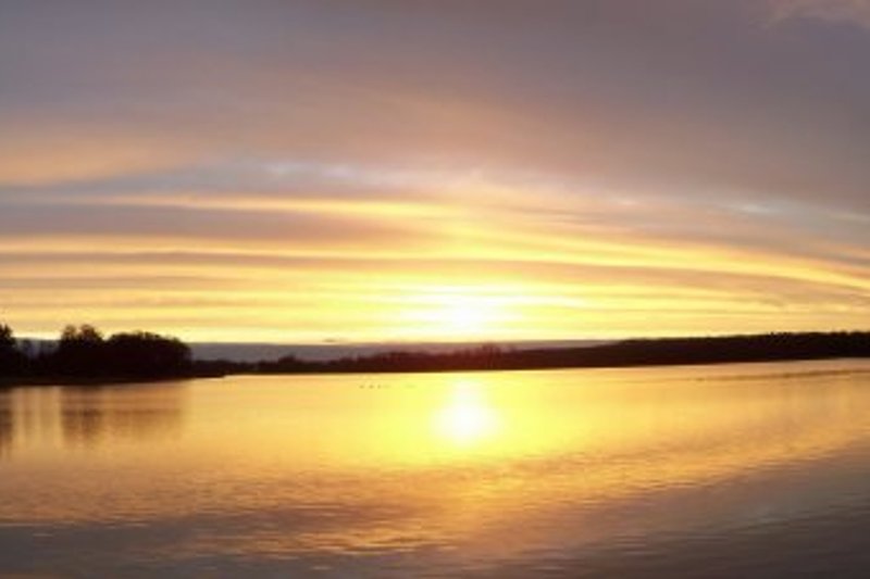 Sonnenuntergang über dem See