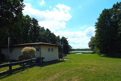 Bungalow direttamente sul lago balneabile e di pesca