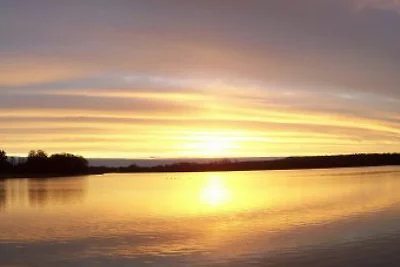 Bungalow direttamente sul lago balneabile e di pesca