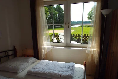 Bungalow direttamente sul lago balneabile e di pesca