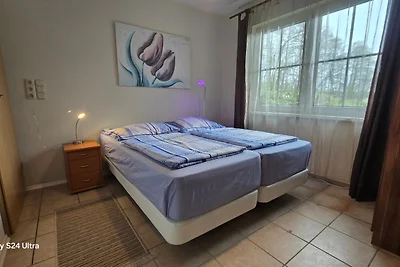 Bungalow direkt am Bade-u. Angelsee