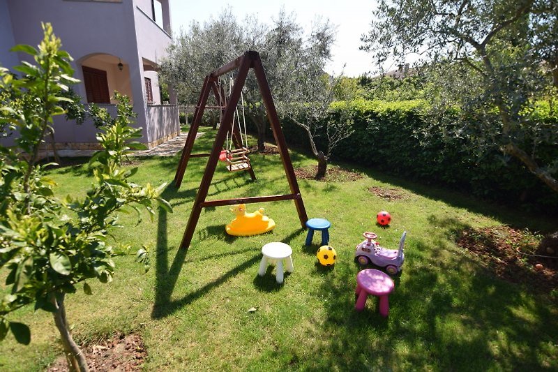 Spielplatz in Garden fur die Kinder