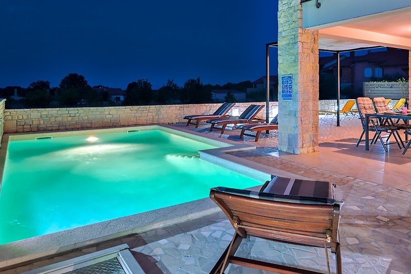Pool am Abend