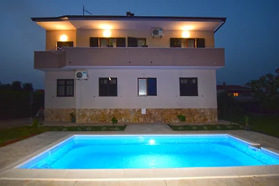 SONJA mit private Pool und Garten
