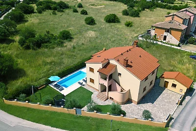 Villa Lipa fur 12-14 Pers. mit Pool
