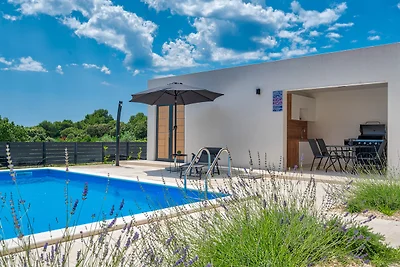 SOFIA fur 4-5 mit privatem Pool