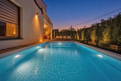 Design Villa mit Pool