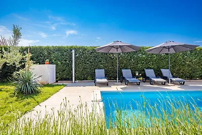 SONJA mit private Pool und Garten