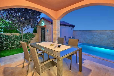 Villa KIKA mit Pool fur 6