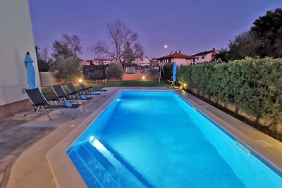 Villa Lipa fur 12-14 Pers. mit Pool