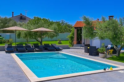 App. DIANA mit Pool und am Strand
