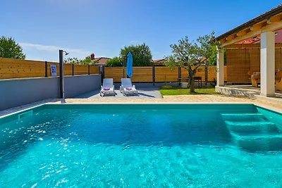 Ferienhaus ENZA fur 6 mit Pool