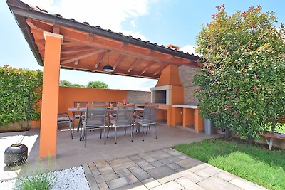 Villa Lipa fur 12-14 Pers. mit Pool