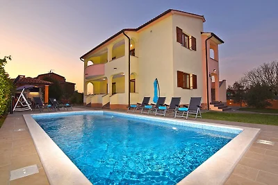 Villa Lipa fur 12-14 Pers. mit Pool