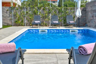 Villa ELENA mit Pool fur 8 Personen