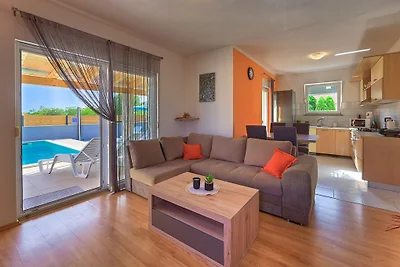 Ferienhaus ENZA fur 6 mit Pool