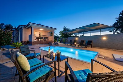 Ferienhaus KOTA mit Pool fur 5-7