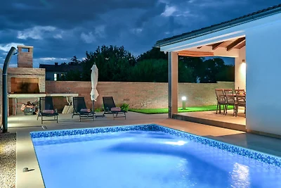Villa ELENA mit Pool fur 8 Personen
