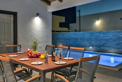 Villa ELENA mit Pool fur 8 Personen