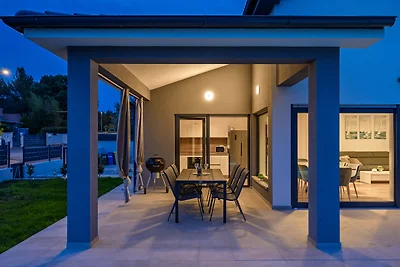 Ferienhaus RIMA mit Garten