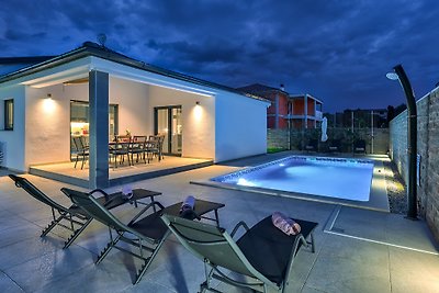 Villa ELENA mit Pool fur 8 Personen