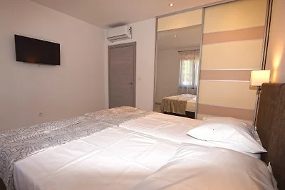 Villa ELEN mit Pool fur 8 Personen