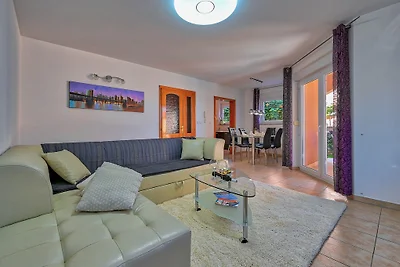 Villa KIKA mit Pool fur 6