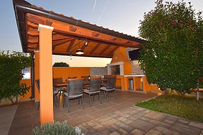 Villa Lipa fur 12-14 Pers. mit Pool
