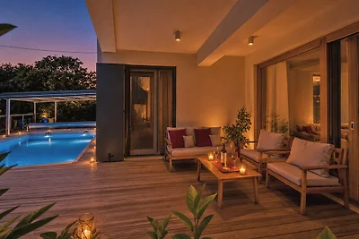 Design Villa mit Pool