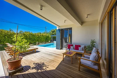 Design Villa mit Pool