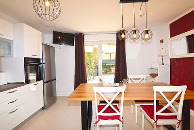 Ferienhaus Lipar fur 12 mit Pool