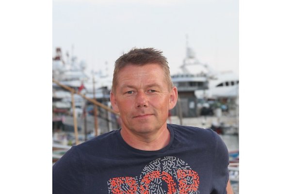Mr. A. Sundstrup Mr. A. Sundstrup
