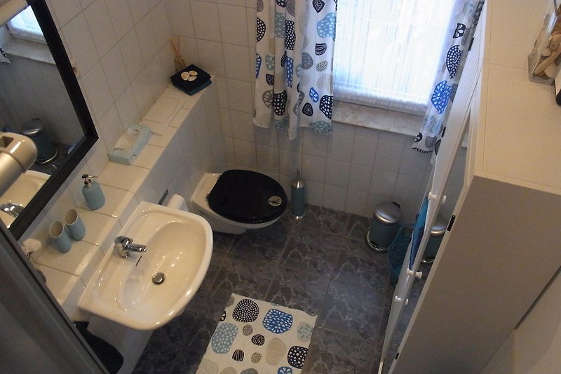 Shower/Toilet
