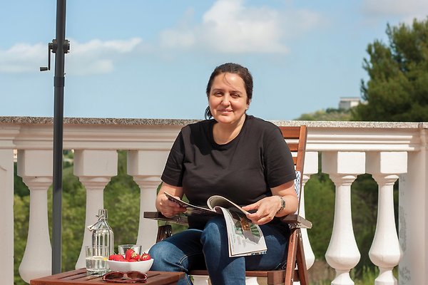 Frau D. Al-Emadi Frau D. Al-Emadi